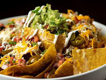 Ofenwarme Nachos zum Dippen