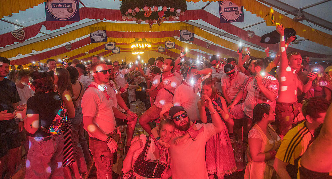 Musik im Festzelt gab es mit der Band "KLOSTERGOLD"