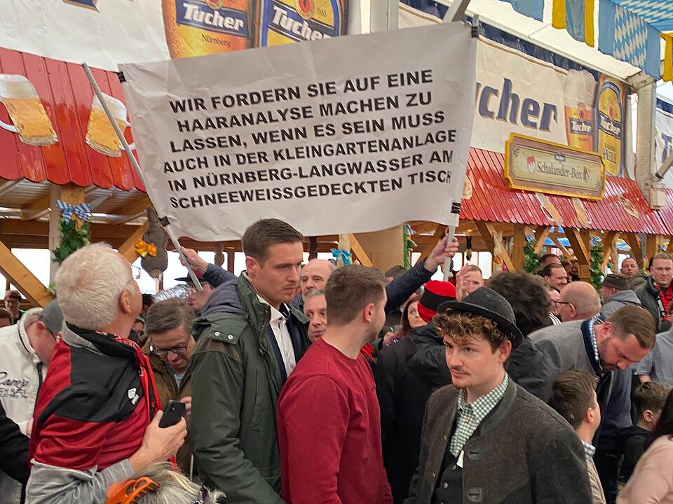 O'zapft is! Das Frühlingsfest am Dutzendteich beginnt