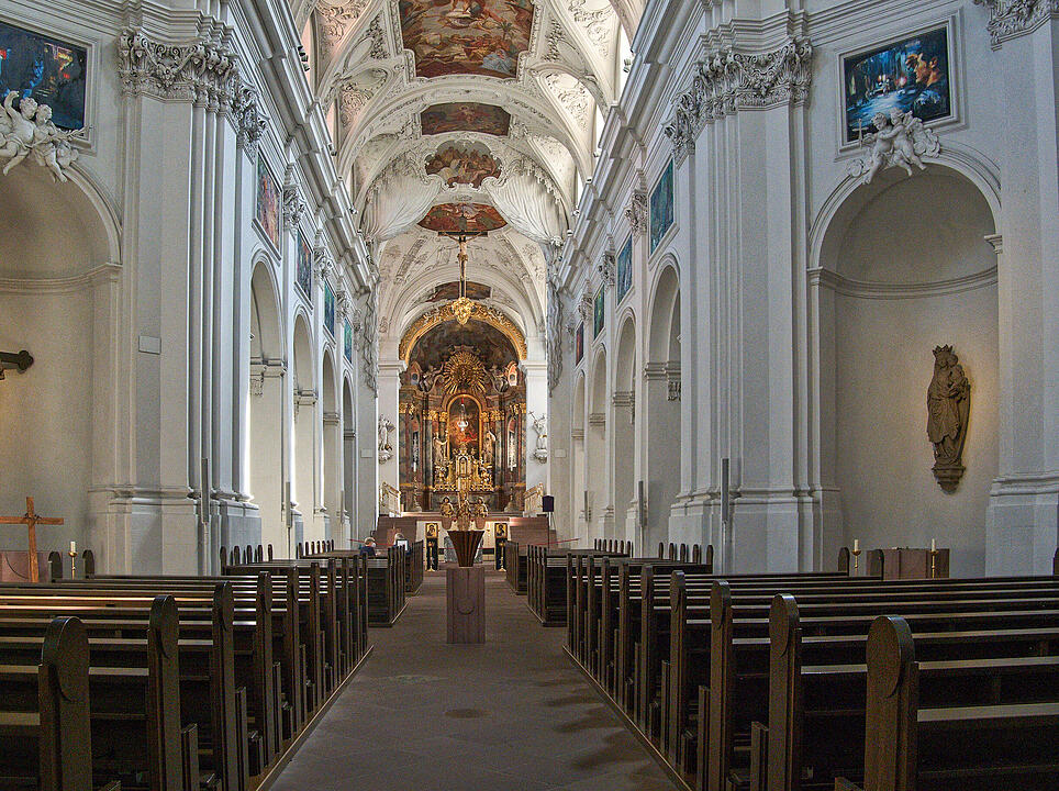 Die Stiftskirche in der Würzburger Altstadt