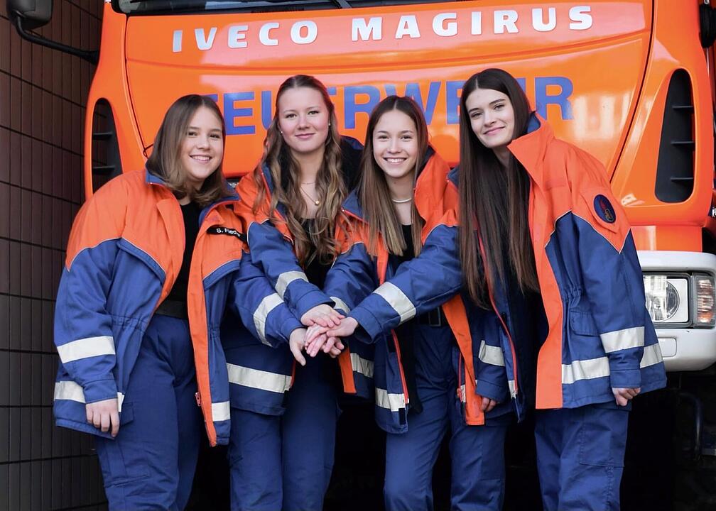 "Frauenpower": Kalender der Feuerwehr-Damen Burgkunstadt - Bildergalerie