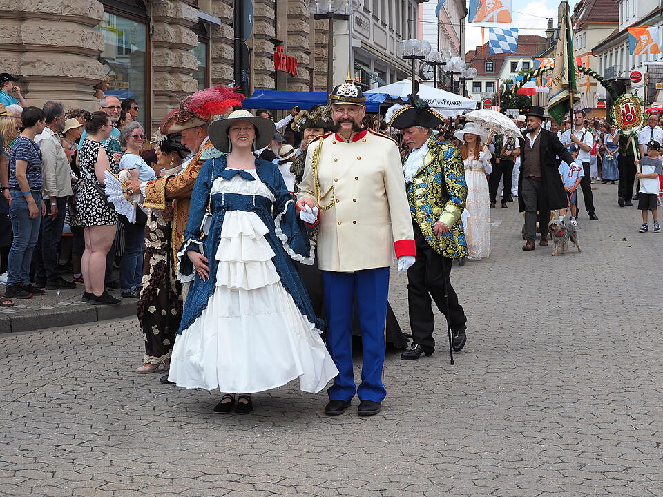 Großer historischer Festzug durch Bad Kissingen!