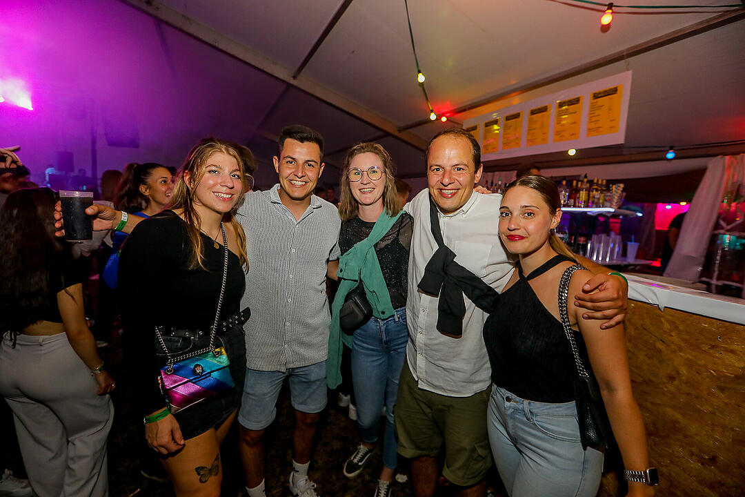 Partyzeltdorf mit 5 Areas!