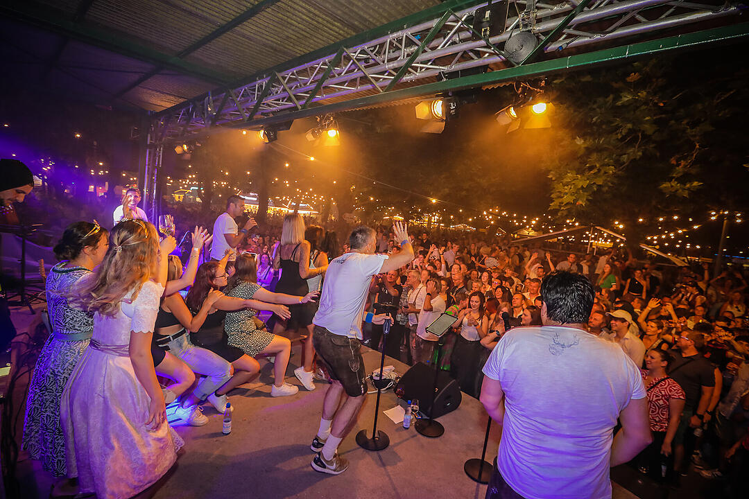 Impressionen vom größten Weinfest in Franken!