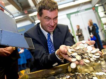 Es ist so, mit dem Geldausgeben tun sich Politiker - hier Finanzminister Markus Söder (CSU) - wesentlich leichter als mit dem Sparen.  Foto: dpa/Archiv