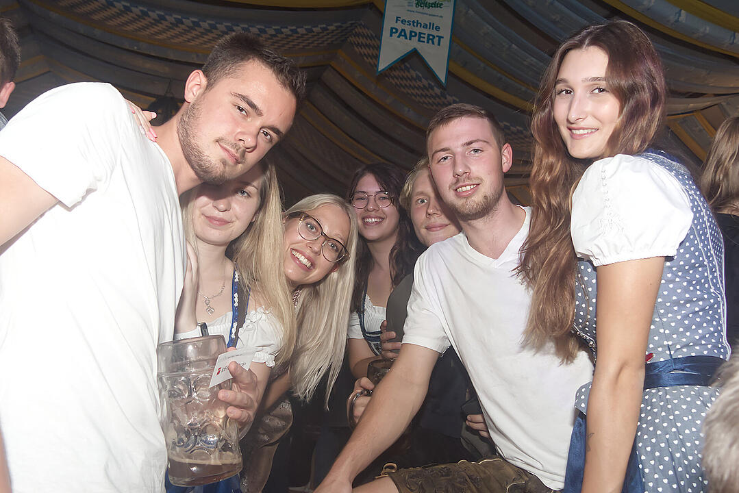 Beste Stimmung beim zweitgrößten Volksfest Bayerns