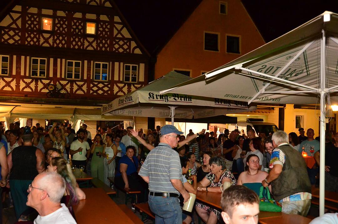Auf dem Marktplatz Ebermannstadt wird gefeiert!