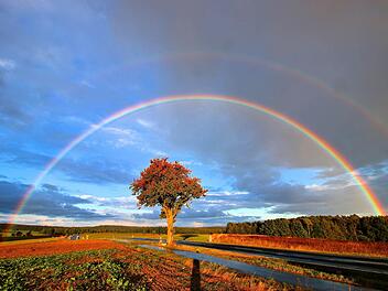 Es ist unmöglich das Ende eines Regenbogens zu erreichen. Das heißt es gibt auch keinen Goldtopf. Symbolbild:NEWS5 / Merzbach