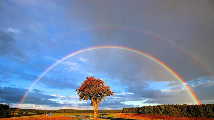 Es ist unmöglich das Ende eines Regenbogens zu erreichen. Das heißt es gibt auch keinen Goldtopf. Symbolbild:NEWS5 / Merzbach