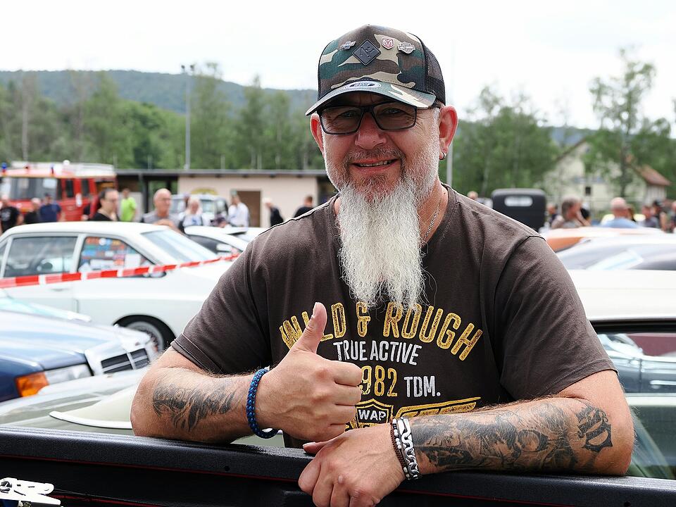 Oldtimer, US Cars, Traktoren und Motorräder.