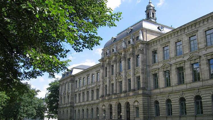 Das Kollegienhaus in Erlangen. Peta wirft der Uni Erlangen-Nürnberg Missbrauch von Tieren vor.