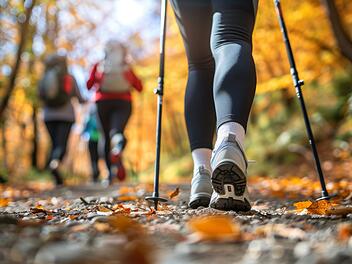 Wandern, Wanderstöcke, Herbst