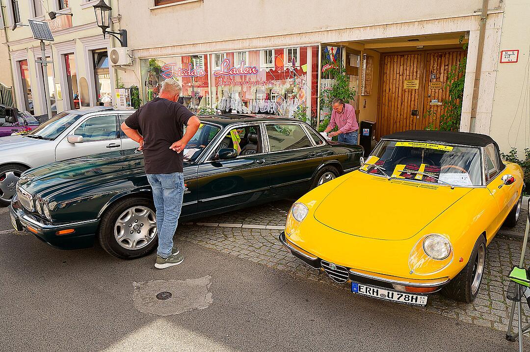 Historische Automobile und Motorräder