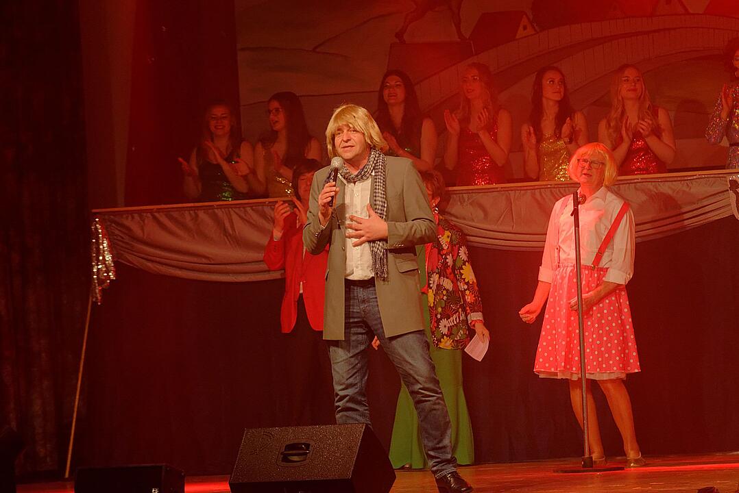 Motto: "Licht aus! Spot an! 70er Disco"