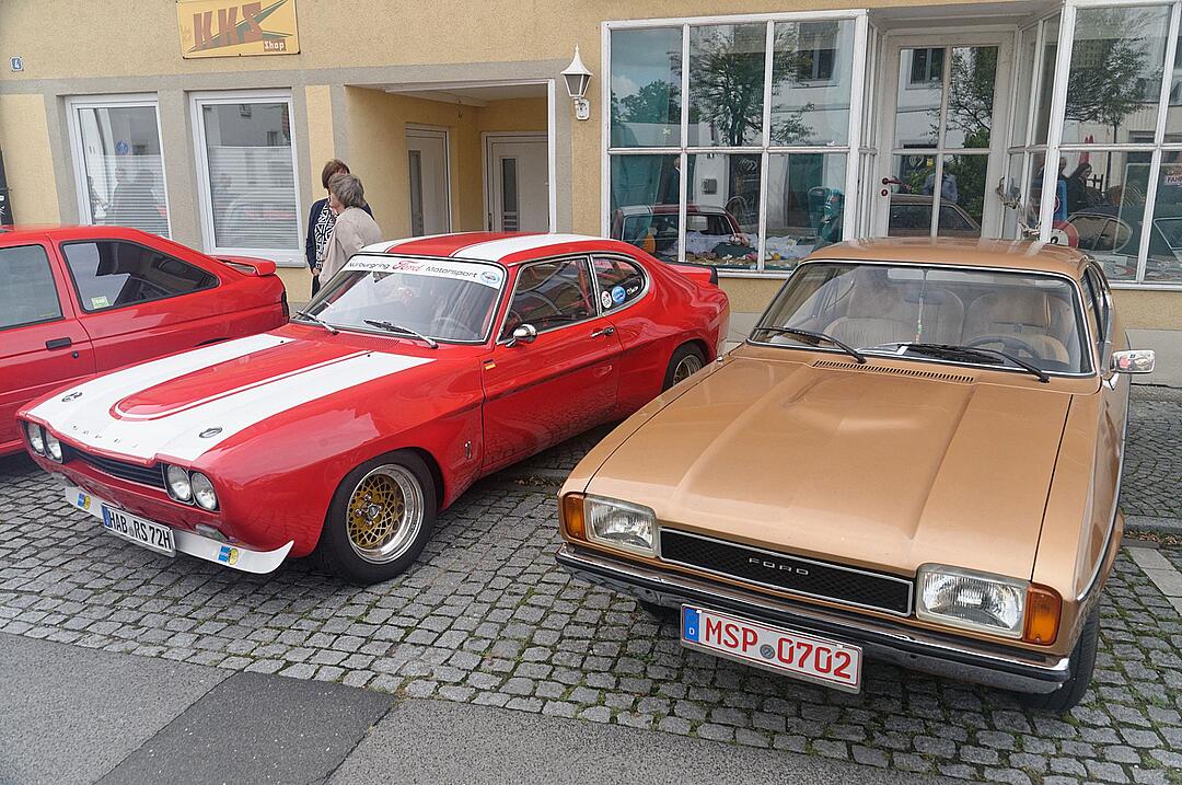 Historische Automobile und Motorräder