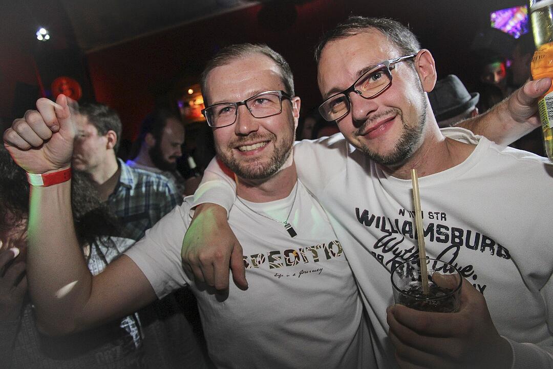 Volles Haus, erwachsene Partypeople und eine ausgelassene Feier!