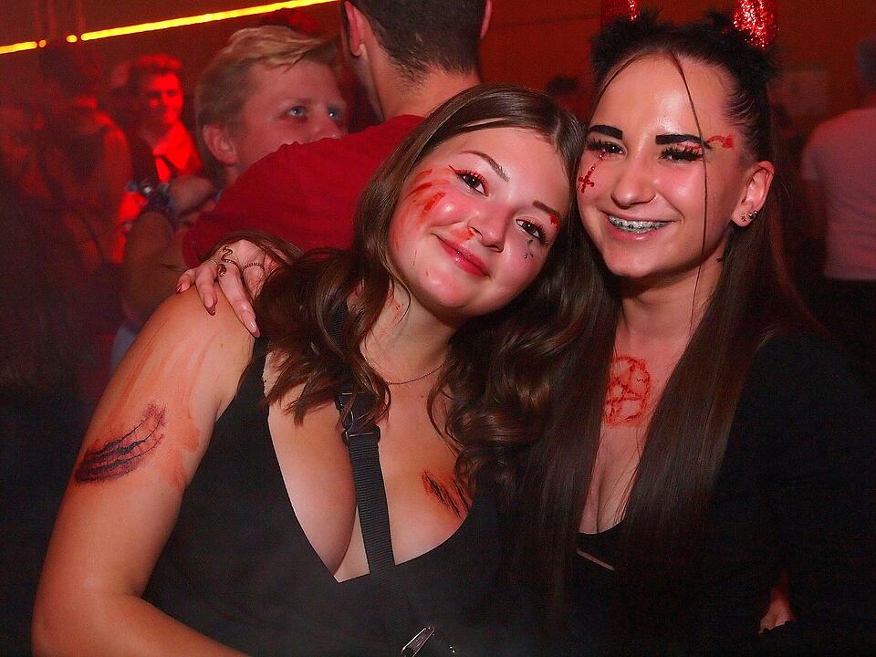 Viele verkleidete Besucher*innen feierten in Oberthulba