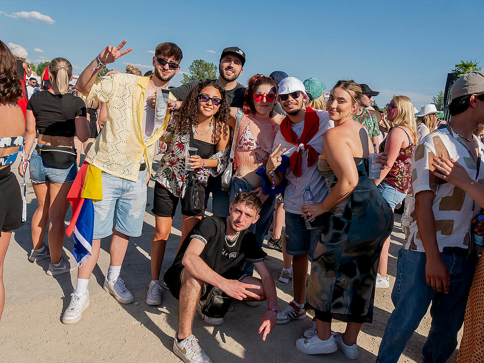 Mit internationalen und nationalen Live-Acts!