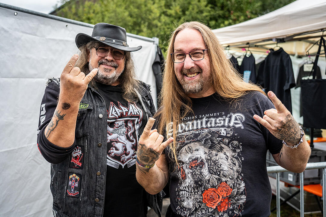 An die 2000 Besucher feierten die Rockmusik!