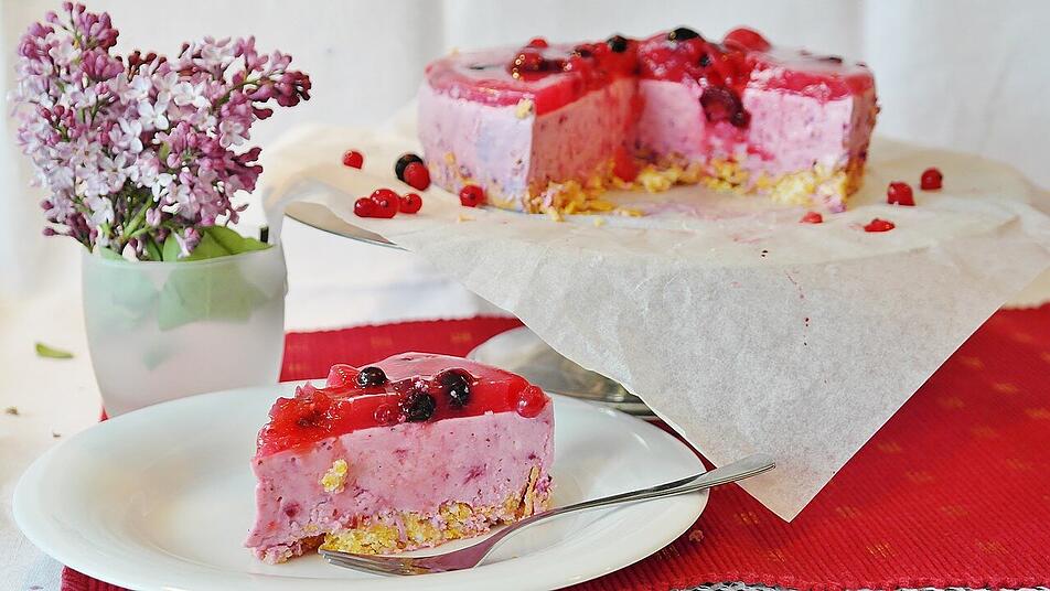 Gelatine sorgt dafür, dass der Kuchen schön fest wird.
