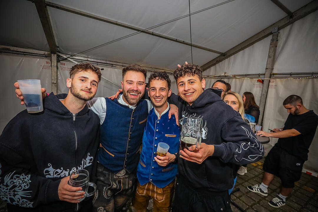 Samstagsparty im Festzelt!