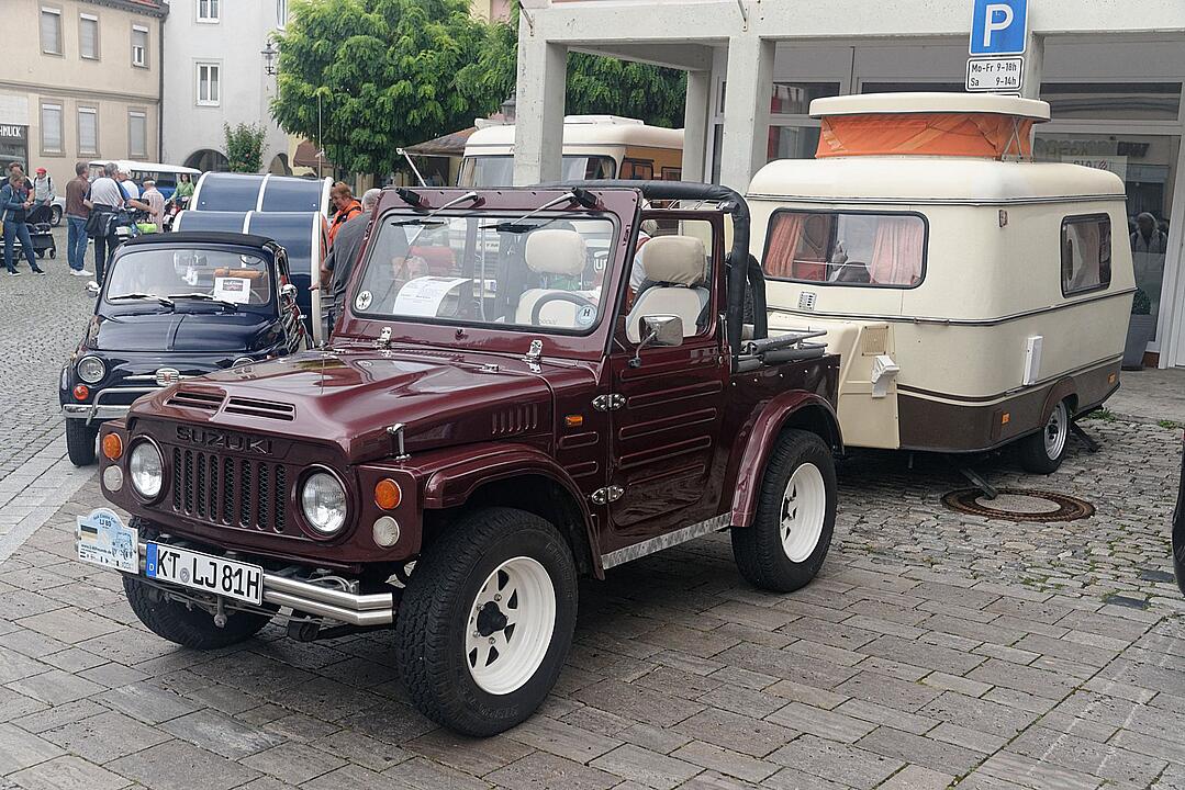 Historische Automobile und Motorräder
