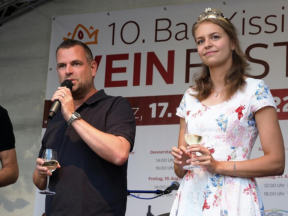 Authentische Saaletal-Weine, Spitzen-Bands und kulinarische Köstlichkeiten.