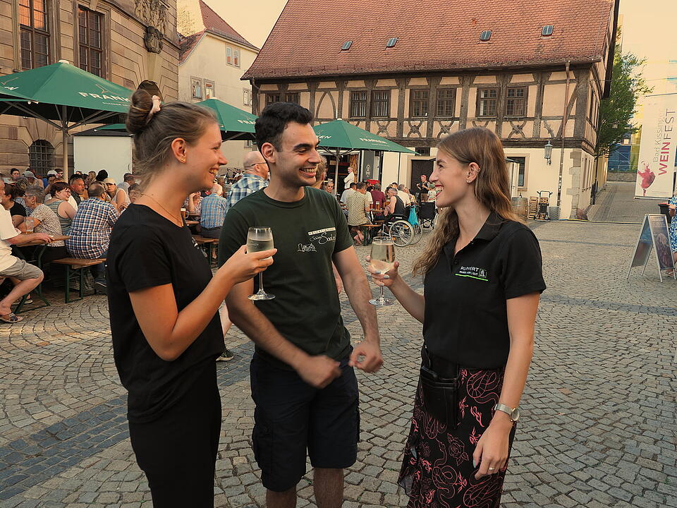 Das Weinfest zieht tausende Besucher an.
