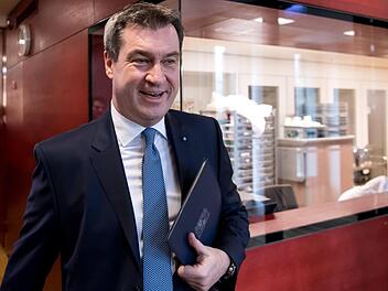 Die Kabinettsumbildung startet mit einem Paukenschlag: Der neue Ministerpräsident Söder schmeißt mit Ludwig Spaenle einen alten Weggefährten aus der Regierung. Foto: Peter Kneffel/dpa