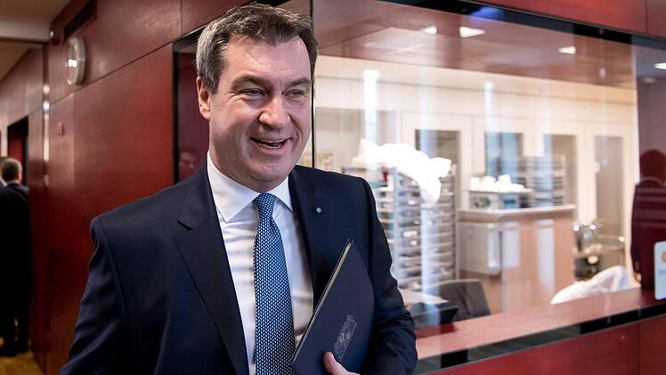 Die Kabinettsumbildung startet mit einem Paukenschlag: Der neue Ministerpräsident Söder schmeißt mit Ludwig Spaenle einen alten Weggefährten aus der Regierung. Foto: Peter Kneffel/dpa