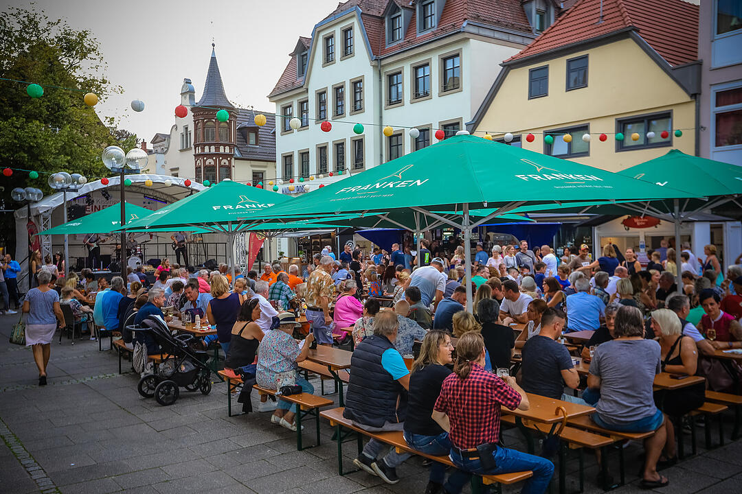 Die fränkische Weinkönigin Eva Brockmann war auch vor Ort.