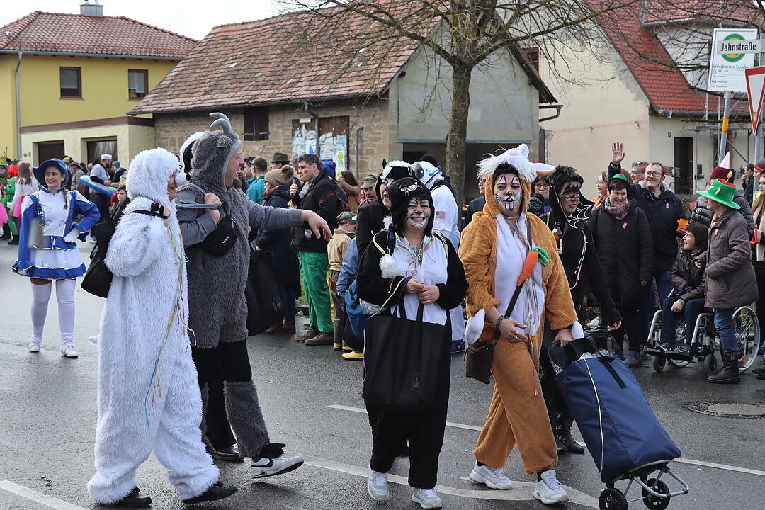 Die Hauptstrasse wurde zur Partymeile