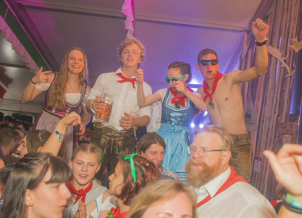 Die Cover- und Partyband "Tasty 7" spielten am Samstag.