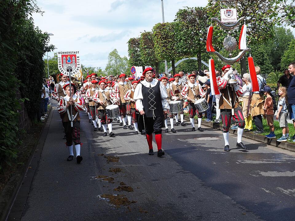 Großer historischer Festzug durch Bad Kissingen!