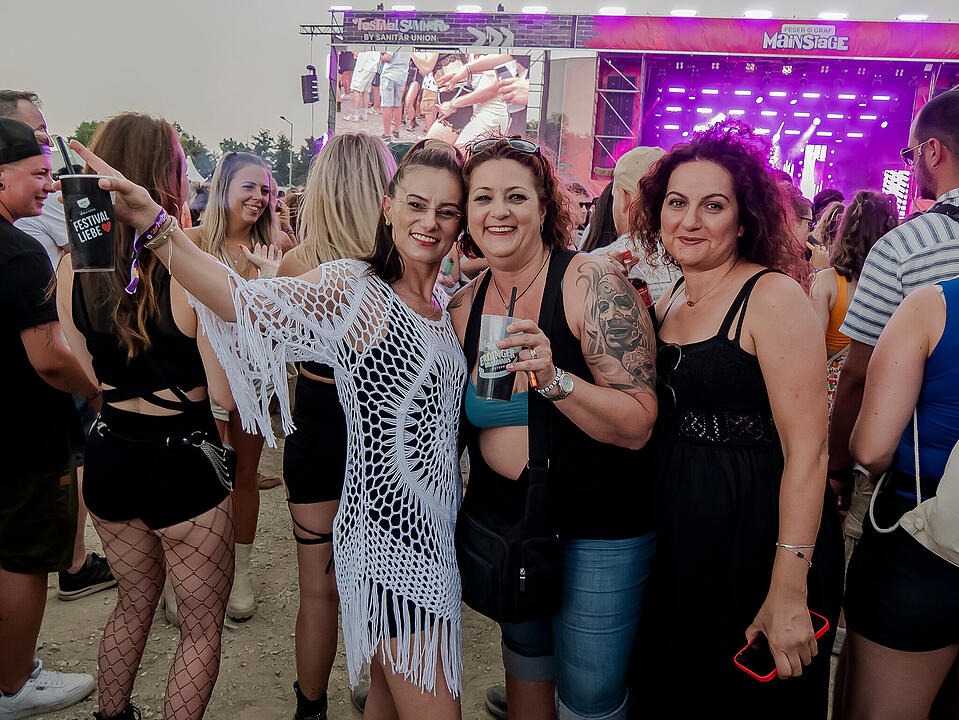 Mit internationalen und nationalen Live-Acts!