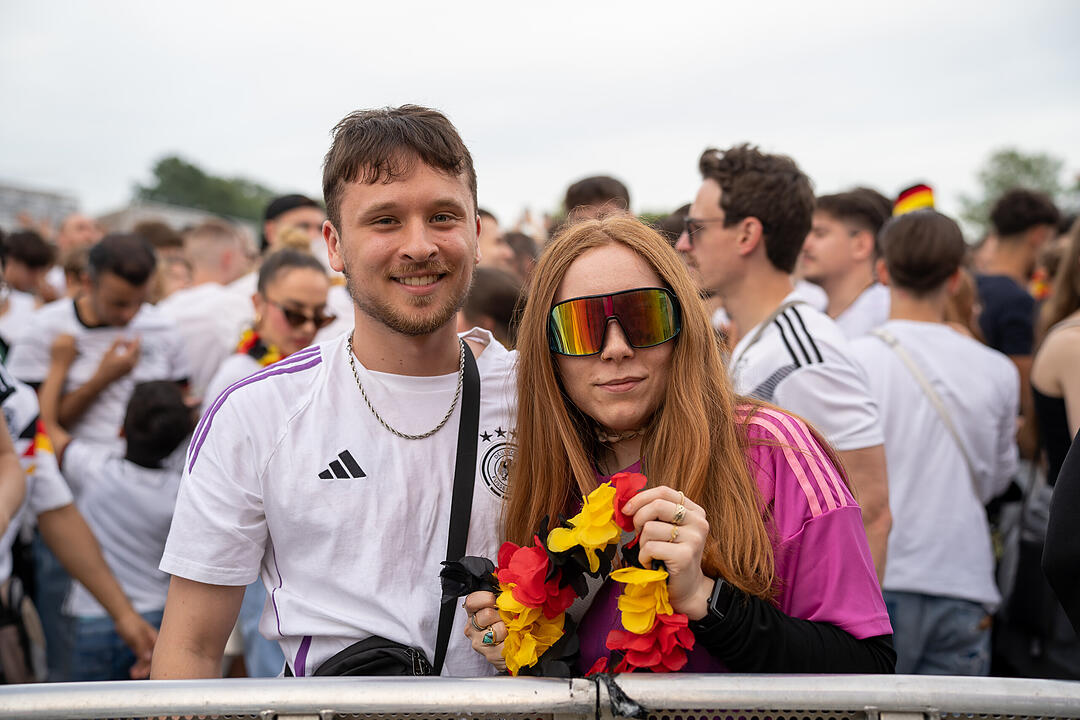 Fans schauen das EM-Viertelfinale zwischen Duetschland und Spanien in Nürnberg