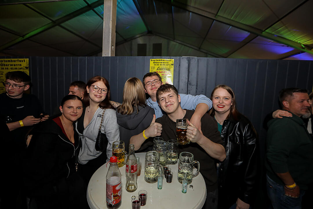 Beste Stimmung beim traditionsreichen Zeltweinfest an der Mainschleife!
