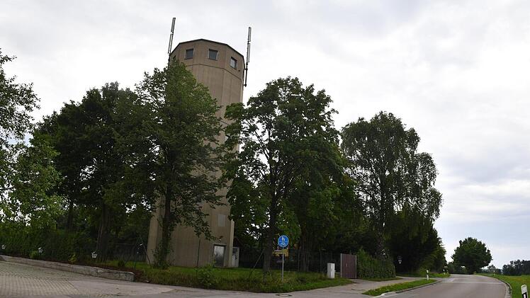 Mönchsroth hat eine eigene Wasserversorgung mit Wasserturm und Brunnen. Foto: Ronald Rinklef
