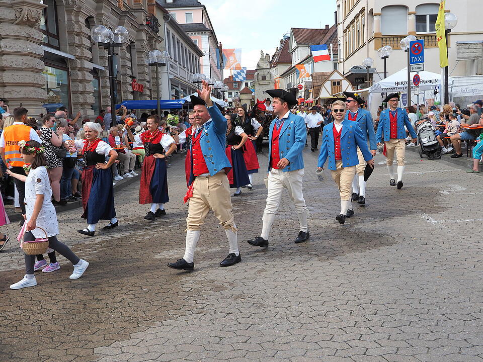 Großer historischer Festzug durch Bad Kissingen!