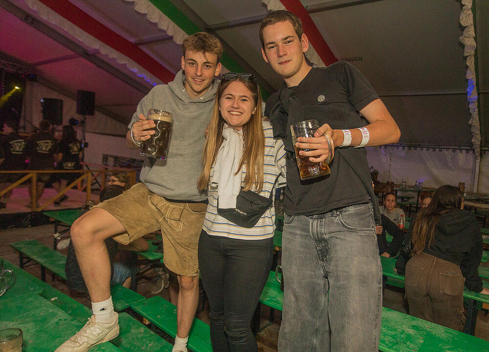 Die Cover- und Partyband "Tasty 7" spielten am Samstag.