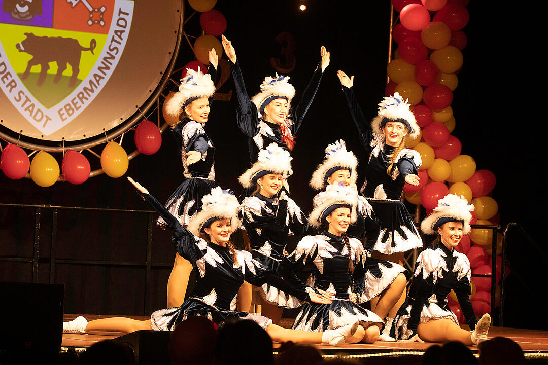 Viele Tanzgruppen, lustige Büttenreden und ein furioses Finale!