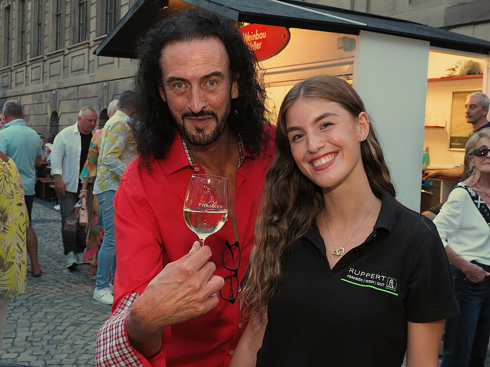 Das Weinfest zieht tausende Besucher an.