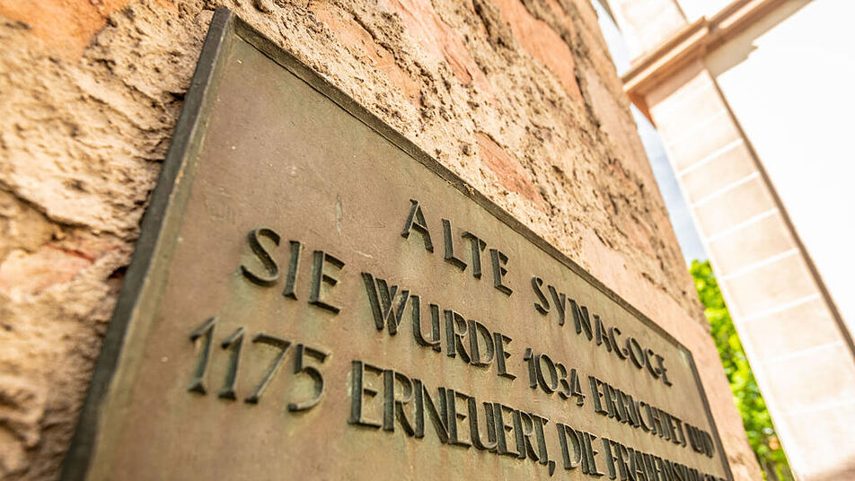 Tafel an der Wormser Synagoge