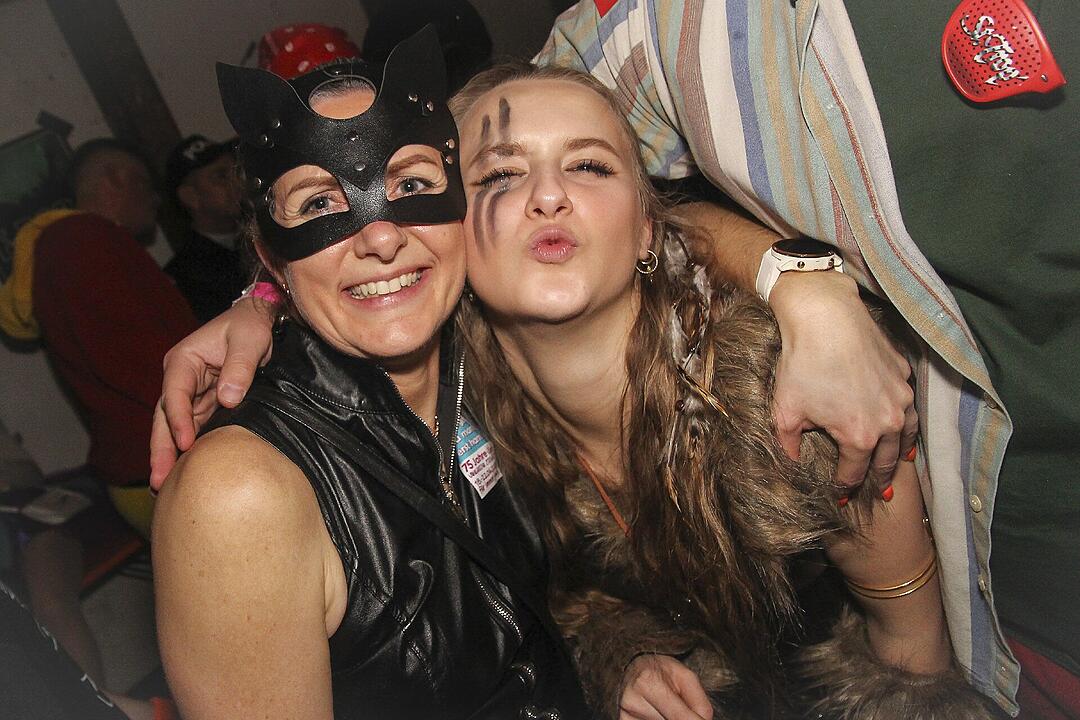 Super Stimmung beim Meeder Zeltfasching 2025!