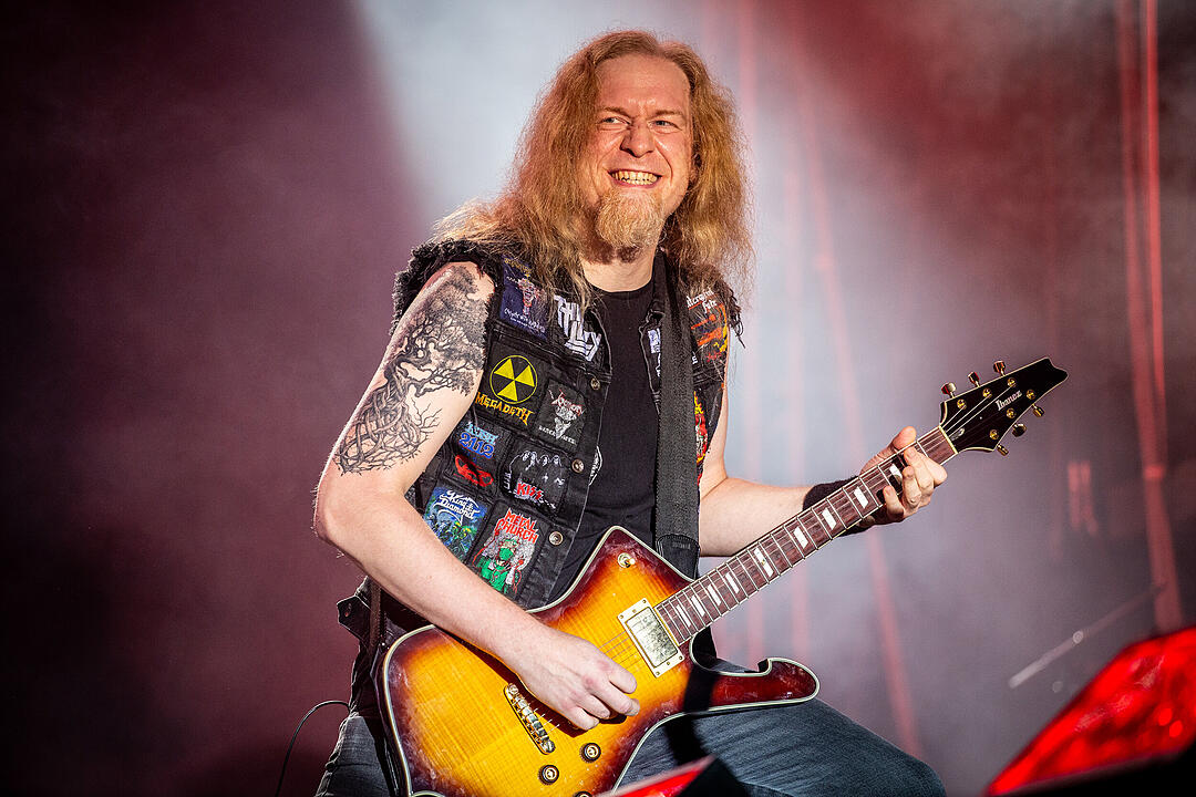 An die 2000 Besucher feierten die Rockmusik!
