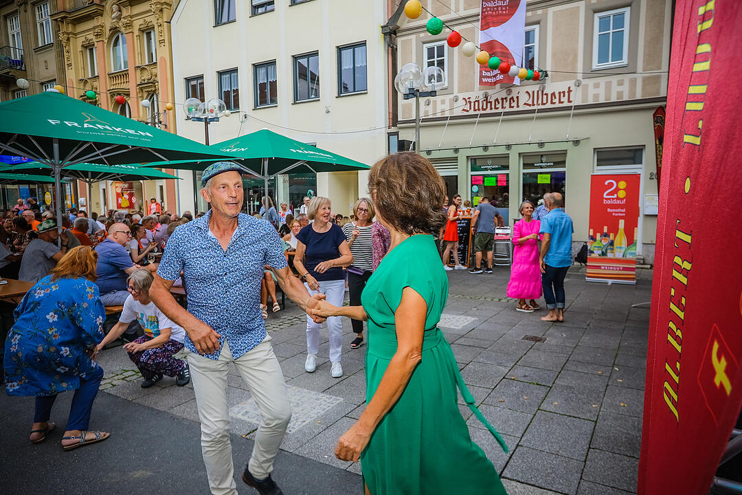 Die fränkische Weinkönigin Eva Brockmann war auch vor Ort.