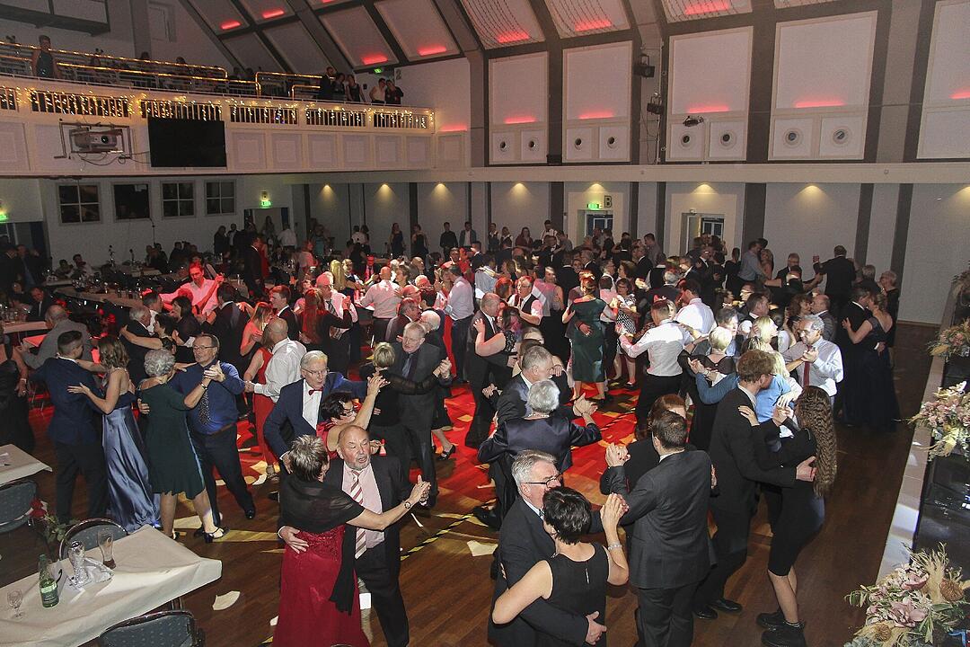 Der traditionelle Bauernball lockte viele Gäste an