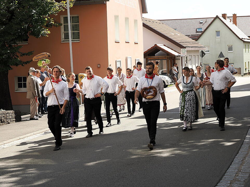 Motivwägen, Trachtengruppen und Musik-Kapellen