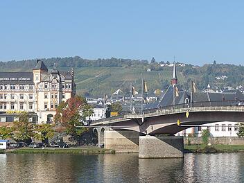 In Bernkastel-Kues an der Mosel befindet sich das Zylinderhaus.