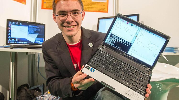 Kevin Höllring gewann im April beim Landeswettbewerb "Jugend forscht" mit seinem Projekt über die Sicherung von Daten mittels Delokalisierung in Rechnernetzen.  Foto: Armin Weigel/dpa/Archiv